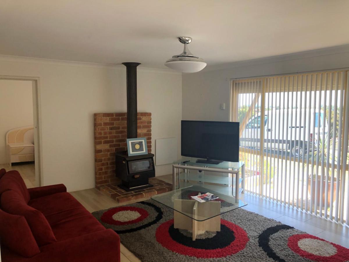 Villa Relaxed Ocean View Mandurah Esterno foto